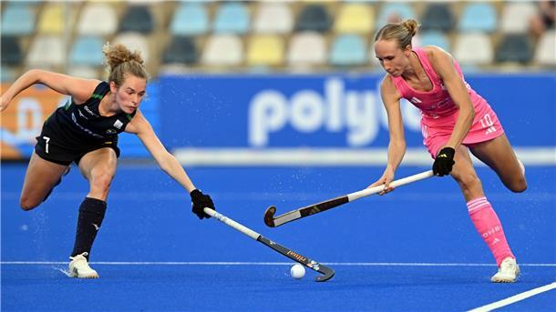 Deutsche Hockey-Damen mit viel Mühe im EM-Halbfinale Kein Durchkommen für LIsa Nolte.