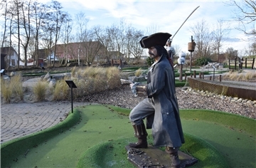 Pirat auf der Adventure-Golf-Anlage in Burhave