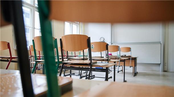 Faktencheck: Was die Wissenschaft zu Schulschließungen sagt Kein Unterricht in diesem Klassenzimmer: Hier eine Aufnahme aus dem Januar 2021.