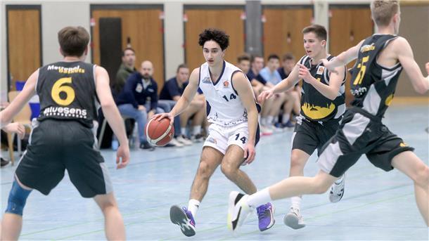 Kerem Baysalli (Mitte) ist eines der Eisbären-Talente, das vom U22-Programm profitieren. Der Guard aus der Türkei wird auch nach seinem Ausscheiden aus dem Nachwuchs gefördert.