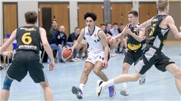 Kerem Baysalli (Mitte) ist eines der Eisbären-Talente, das vom U22-Programm profitieren. Der Guard aus der Türkei wird auch nach seinem Ausscheiden aus dem Nachwuchs gefördert.