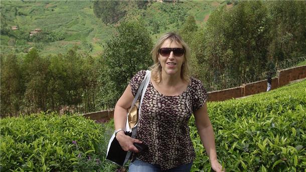 Kerstin Suhling aus Bremerhaven ist seit rund 30 Jahren im Job. Sie lebte in Brasilien, Korea, Kolumbien, Ruanda und jetzt in Ungarn.