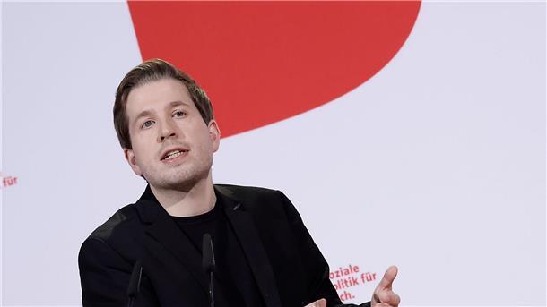 Kühnert sieht Merz bei Schuldenbremse zunehmend isoliert Kevin Kühnert geht davon aus, dass es am Ende eine reformierte Schuldenregel geben wird.