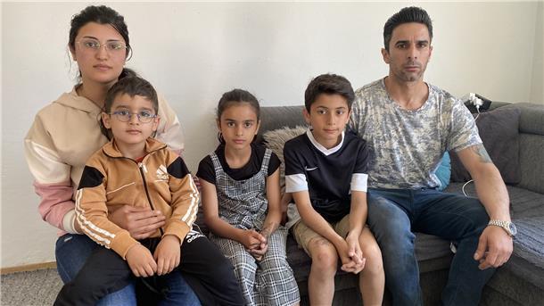 Khaled Abdullah und seine Frau Halima Omar wollen für sich und ihre drei Kinder Sherko (von rechts), Delscha und Zyndan eine bessere Zukunft. Seit acht Jahren kämpfen die Eltern um eine Aufenthaltserlaubnis.