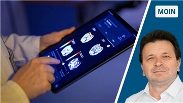 Links: Jemand hält ein Notebook und tippt ein. Rechts: Ismail Kul.