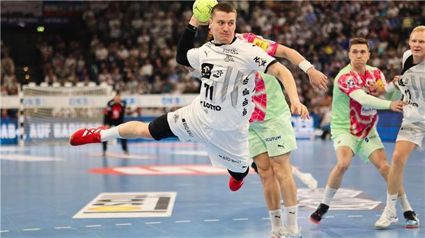 Kiels Elias Ellefsen a Skipagøtu (l) wirft auf das Berliner Tor.