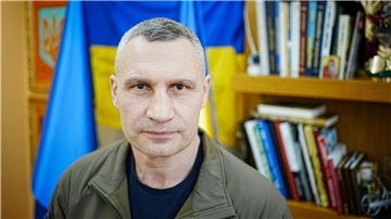 Kiews Bürgermeister Vitali Klitschko hat Journalisten der Deutschen Presse-Agentur in seinem Büro im Rathaus der ukrainischen Hauptstadt empfangen.