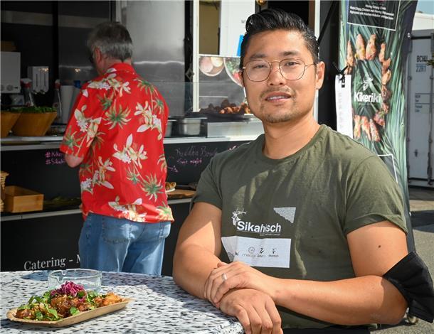 „Kikeriki“ heißt Kei Wongs Stand – perfekt für die Hähnchengerichte.