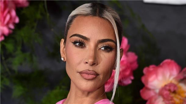 Kim Kardashian produziert Doku über Elizabeth Taylor Kim Kardashian soll 2011 das letzte Interview mit Elizabeth Taylor vor ihrem Tod geführt haben.
