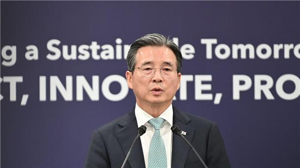 Südkorea und USA klären Handelsabkommen Kim Yong Bum, Leiter im Präsidentenstab für Politik, gibt Auskunft über die Details der Handelseinigung mit den USA.