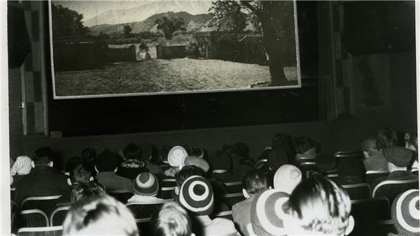 Lang ist’s her: Als Filme nur im Kino zu sehen waren Kinosäle gab es vor dem Siegeszug des Fernsehens zu Hause allerorten. Hier ein Blick ins Kino in Blexen im Jahr 1960.