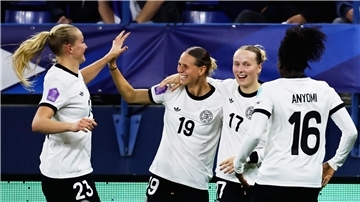 DFB-Frauen „unheimlich stolz“ nach Finaleinzug Klara Bühl (Nr. 19) freut sich über ihr Tor zum 2:1.