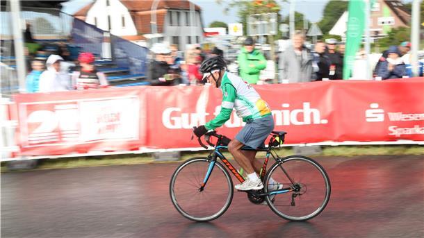 Gelungene Premiere: Radsportler „erobern“ Fliegerhorst in Nordholz Klaus-Dieter Larschow ist einer von vielen ambitionierten Radsportlern, die in Nordholz unterwegs sind.