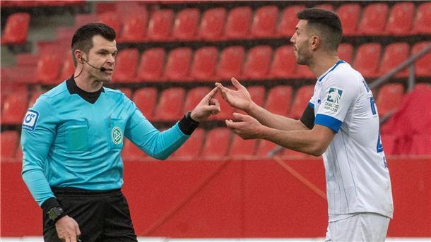 Drittliga-Profi fordert Strafen für Schiedsrichter Klaus Gjasula hadert mit den Leistungen der Schiedsrichter in der 3. Fußball-Liga.