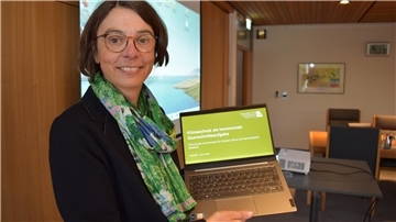 Klimaschutz-Expertin Kathrin Klaffke informierte Stadlands Kommunalpolitiker über neue Pflichten, die auch auf ihre Gemeinde zukommen.