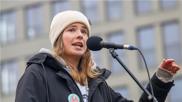 Neubauer: Verkehrsminister Wissing muss zurücktreten Klimaschutzaktivistin Luisa Neubauer bei einer Kundgebung von Fridays for Future in Berlin.
