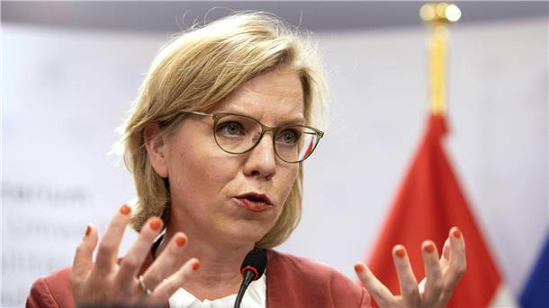 Österreichs Kanzler führt Koalition mit Grünen weiter Klimaschutzministerin Leonore Gewessler ist in der Kritik: Sie „stellt sich über die Verfassung, weil sie es mit ihrer grünen Ideologie nicht vereinbaren kann, gesetzeskonform zu handeln.“