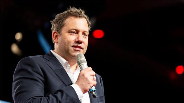 Klingbeil fordert Konsequenzen nach der Hochstufung der AfD durch den Verfassungsschutz.