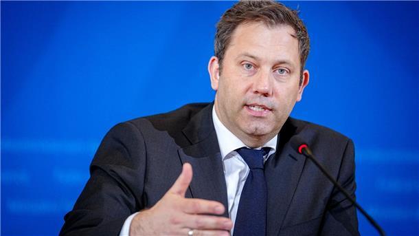 Klingbeil kündigt massiv höhere Investitionen an Klingbeil will „spürbare Veränderungen“ für Menschen, die zu Recht erwarteten, dass Deutschland besser funktioniere. (Archivbild)