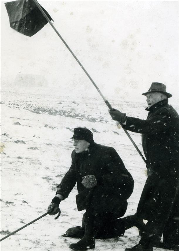 Als die Winter in Nordenham noch kälter waren Klootschießer lassen sich vom Wetter nicht aufhalten.