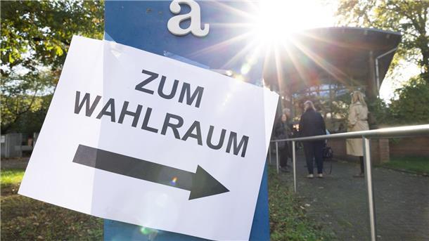 SPD klar stärkste Kraft in Niedersachsen - Grüne legen zu Knapp 6,1 Millionen Wahlberechtigte durften ihre Stimme abgeben. Die Wahlbeteiligung lag den Prognosen zufolge bei 60,0 bis 61,0 Prozent.