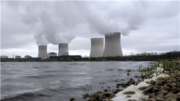 Knapp die Hälfte der 56 französischen Atomreaktoren ist derzeit für Wartungen oder Reparaturen vom Netz (Symbolbild).