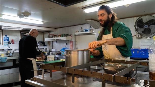 Meeresschützer auf der „John Paul DeJoria“: Tine will wieder kommen Koch Batheya.