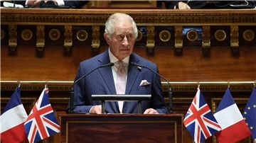 König Charles III. erinnert im französischen Senat an die Freundschaft zwischen Frankreich und Großbritannien.