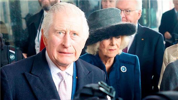 Hamburg bereitet Charles und Camilla jubelnden Empfang König Charles III. und Königsgemahlin Camilla sind mit dem Zug nach Hamburg gereist.