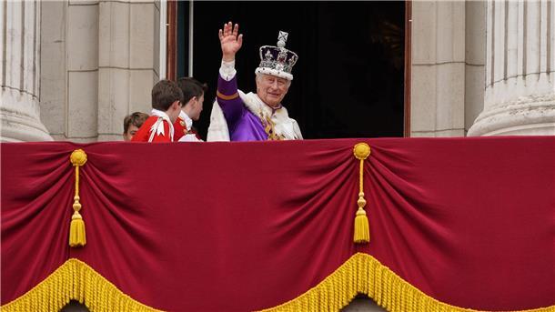 Was wird aus dem Buckingham-Palast? König Charles III. winkt nach der Krönungszeremonie vom Balkon des Buckingham-Palastes.