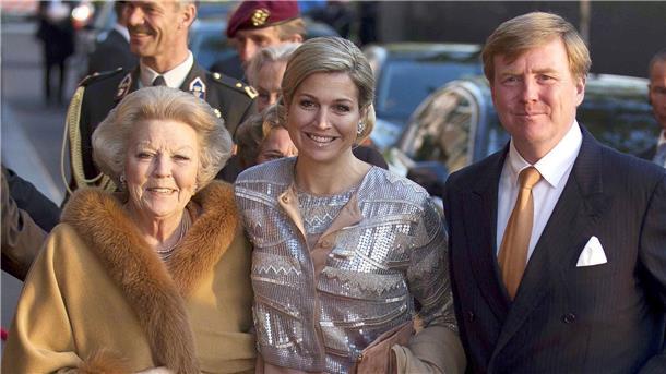 König Willem-Alexander, Königin Máxima und Prinzessin Beatrix - von der Steuer weiterhin befreit.