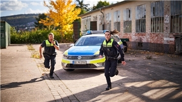 Körperliche Fitness ist in vielen Bereichen der Polizei unerlässlich. Ebenso wie mentale Stärke. Daher ist die Eignungsprüfung nicht zu unterschätzen. 