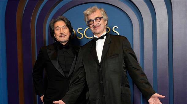 Star-Gala: Ehren-Oscars für Angela Bassett und Mel Brooks Koji Yakusho und Wim Wenders haben zusammen den Film „Perfect Days“ gedreht.