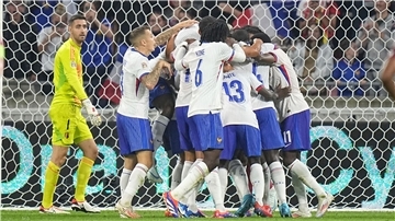 Kolo Muani (verdeckt) erzielte die Führung für Frankreich.