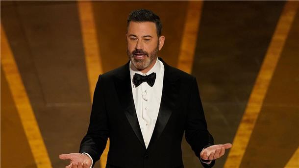 „Im Westen nichts Neues“ gewinnt vier Oscars Komiker Jimmy Kimmel moderiert die Oscar-Verleihung.
