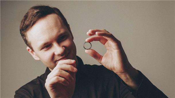 Konstantin Zvyagin: Seine rege Konzerttätigkeit als Solist und Mitglied des Trios „SpiegelBild“ führte ihn zu zahlreichen Solo- und Kammermusikkonzerten in Irland, Polen, Deutschland, Schweden, den USA, Frankreich, Italien, Spanien, Israel und Russland. In Deutschland ist er regelmäßig in der Konzertreihe „Weltklassik am Klavier“ zu hören.