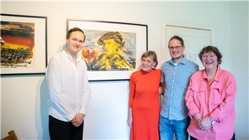 Konstantin Zvyagin (von links), Ada Leddin, Arne Door und Cornelia Lochner freuen sich über das erfolgreiche Kooperationsprojekt.