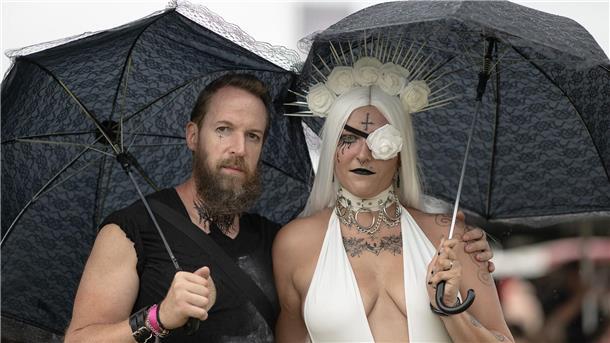Kostümierte Besucher beim M’era Luna Gothic-Festival.