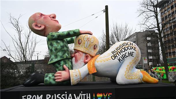 Rosenmontagszüge in Köln, Düsseldorf und Mainz unterwegs Kremlchef Putin und Kirchenpatriarch Kirill in eindeutiger Position.