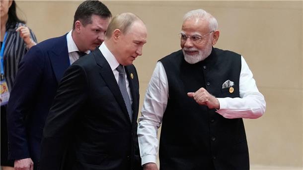 Putin und Xi fordern bei Gipfel in China neue Weltordnung Kremlchef Wladimir Putin spricht sich für eine neue Weltordnung aus beim Gipfel der Shanghaier Organisation für Zusammenarbeit.