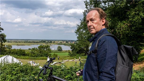 Neuer „Stiller“-Samstagskrimi mit Ulrich Noethen Kriminalhauptkommissar Jakob Stiller (Ulrich Noethen) ermittelt im Wendland.