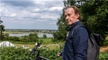 Kriminalhauptkommissar Jakob Stiller (Ulrich Noethen) ermittelt im Wendland.