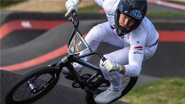 Deshalb gibt der BMX-Weltmeister sein Wissen in Zeven weiter Das Foto zeigt Kristaps Veksa in Aktion.