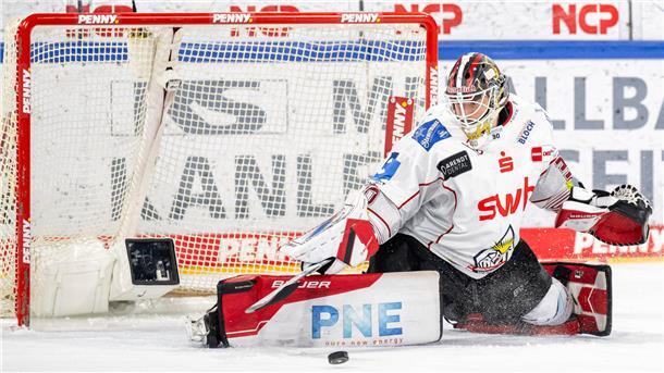 Ein Eishockey-Torhüter in Aktion.