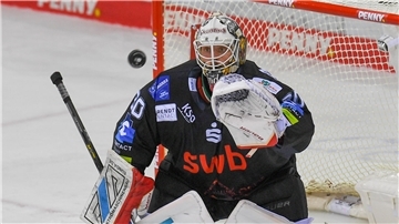 Kristers Gudlevskis von den Fischtown Pinguins spielt bei der Eishockey-WM für Lettland.