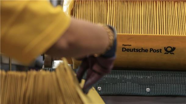Bundestag sagt Ja zur Postgesetz-Reform Künftig müssen Briefe an sechs Tagen die Woche zugestellt werden - also auch an Montagen.