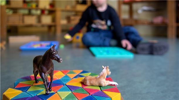 Künftig wird es in Bremerhaven drei Kindertagespflege-Gruppen weniger geben. Die AWO hat angekündigt, bis Jahresende drei Einrichtungen zu schließen.