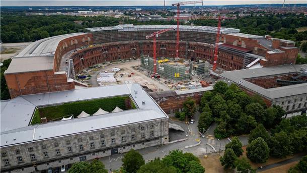 Künftig wird mehr als die Hälfte des hufeisenförmigen Baus mit Kultur belebt sein.