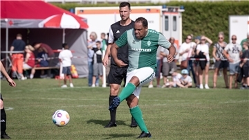 „Kugelblitz“ Ailton war Publikumsliebling des Benefizkicks.