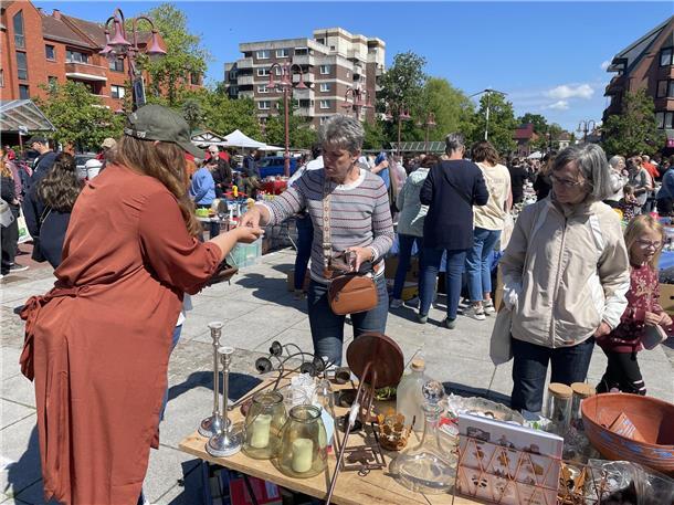 Kult-Flohmarkt in Nordenham: Der Nor-Floh lockte Tausende Besucher in die Innens...